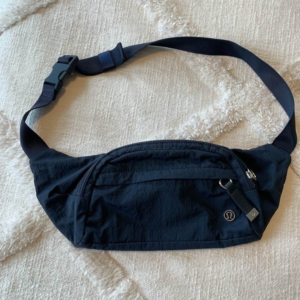 Lululemon on the beat belt bag
